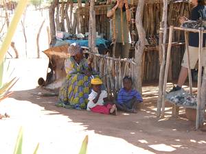 Unterwegs gibt es auch Souvenirs. NAMIBIA - www.outeniqua.de